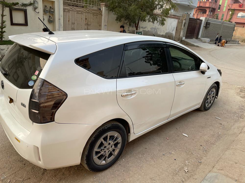 Toyota Prius Alpha S Touring 2014 for sale in Karachi | PakWheels