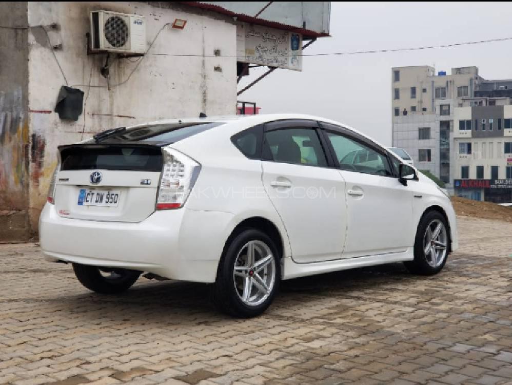 Toyota Prius 2010 for Sale in Islamabad Image-1