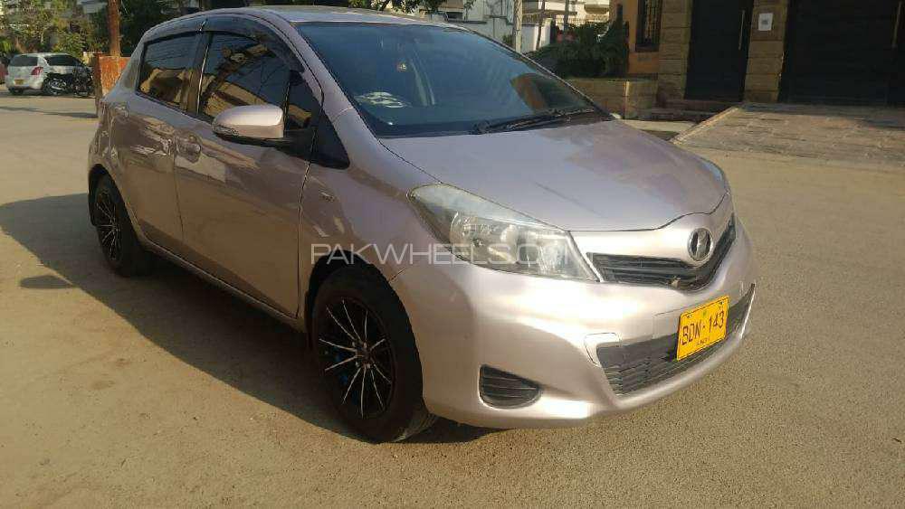 Toyota Vitz 2011 for Sale in Karachi Image-1