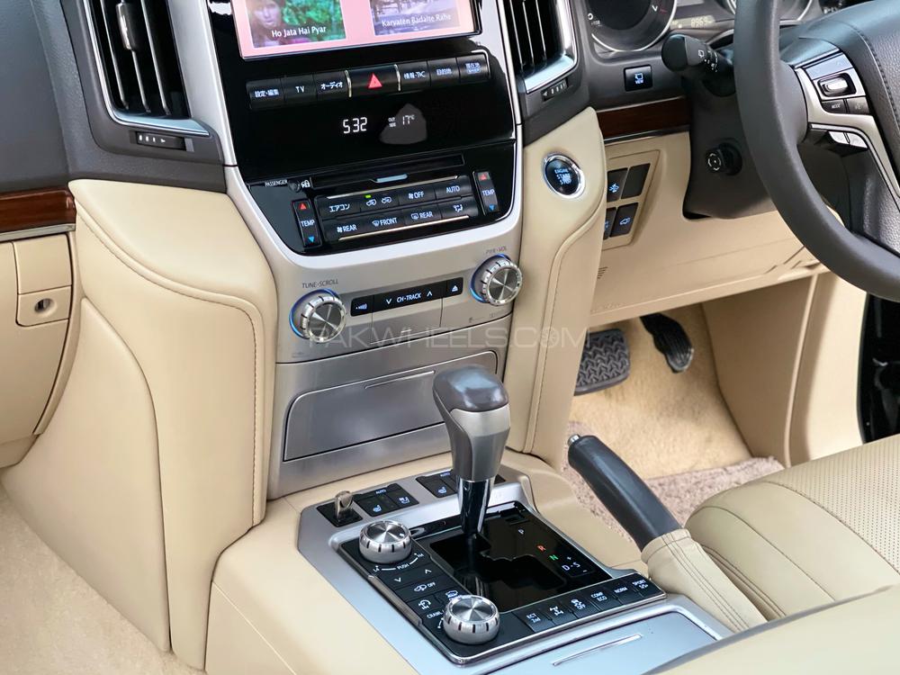 Toyota Land Cruiser 2016 for Sale in Islamabad Toyota Land Cruiser 2016 for Sale in Islamabad Image-12