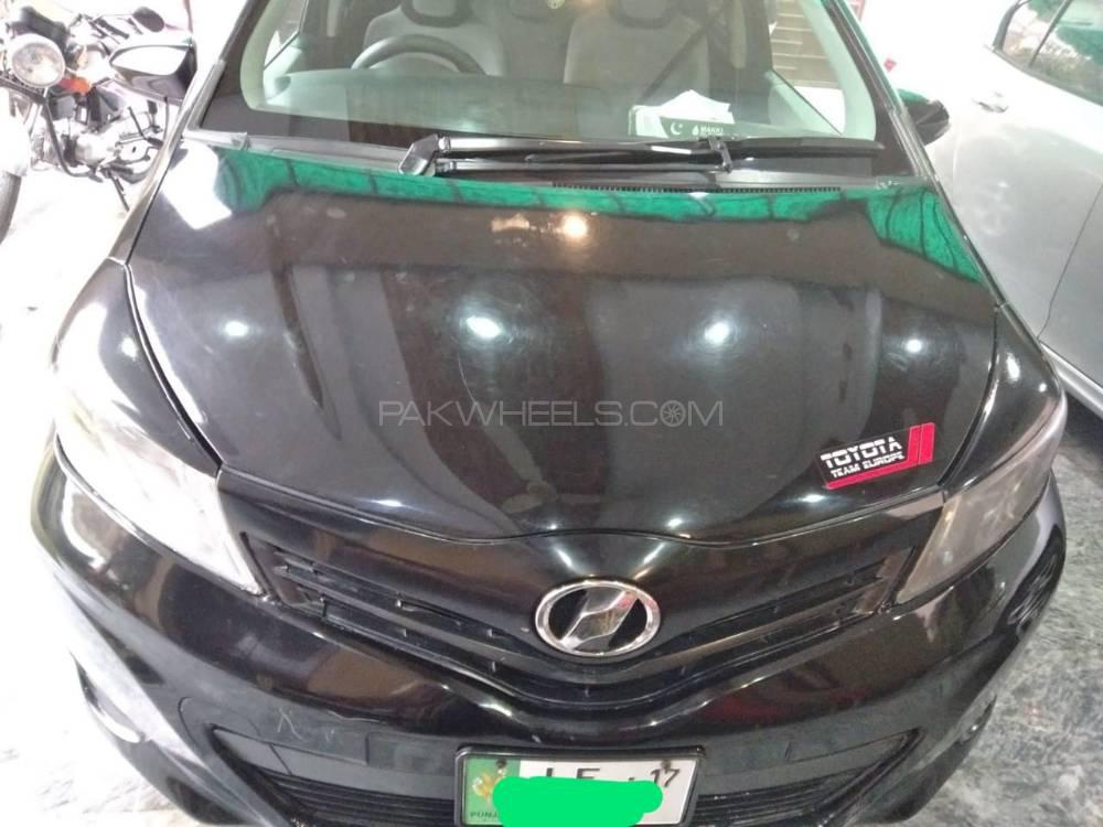 Toyota Vitz 2013 for Sale in Lahore Image-1