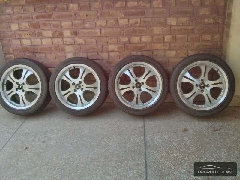 Japanese Low profile Tryes & 17 in Rims only 20k km used Image-1