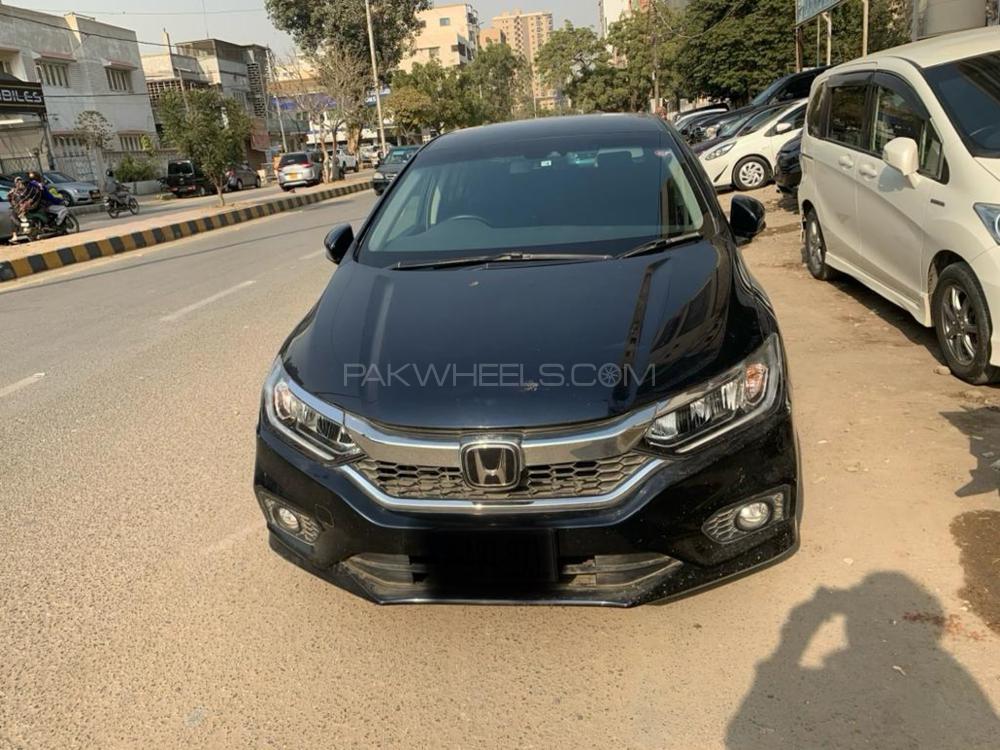 Honda Grace Hybrid 2018 for Sale in Karachi Image-1