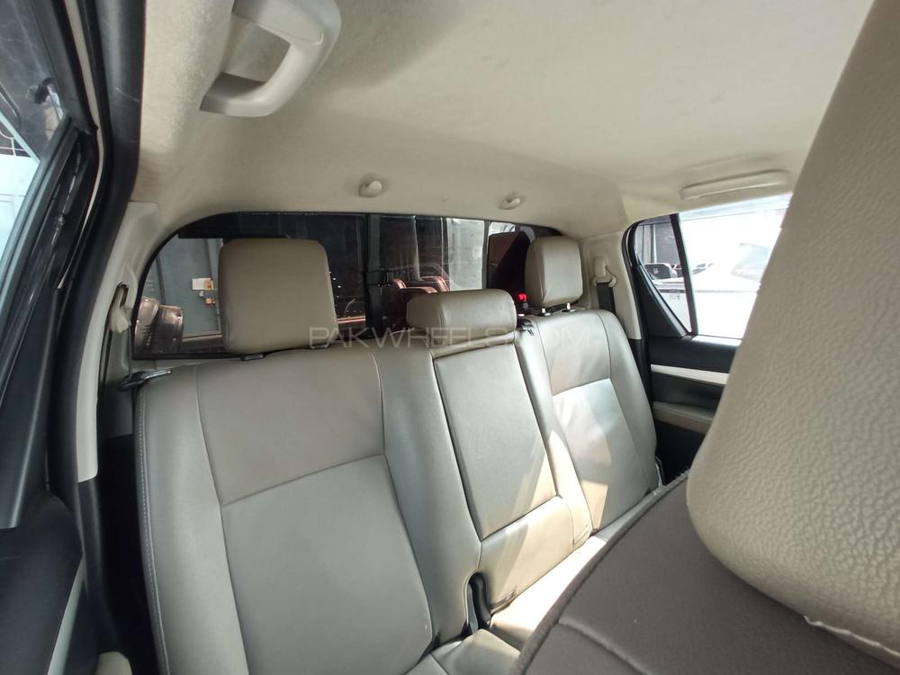 Toyota Hilux 2018 for Sale in Multan Toyota Hilux 2018 for Sale in Multan Image-9