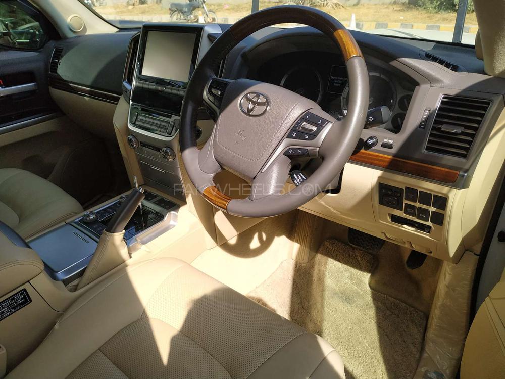 Toyota Land Cruiser 2016 for Sale in Karachi Toyota Land Cruiser 2016 for Sale in Karachi Image-4