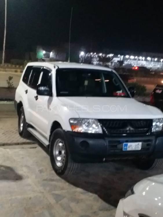 مٹسوبیشی پجیرو 2005 for Sale in پشاور مٹسوبیشی پجیرو 2005 for Sale in پشاور Image-2