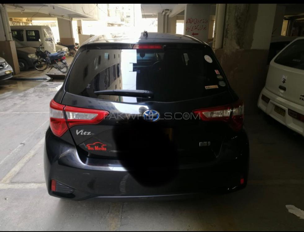 Toyota Vitz 2017 for Sale in Karachi Image-1