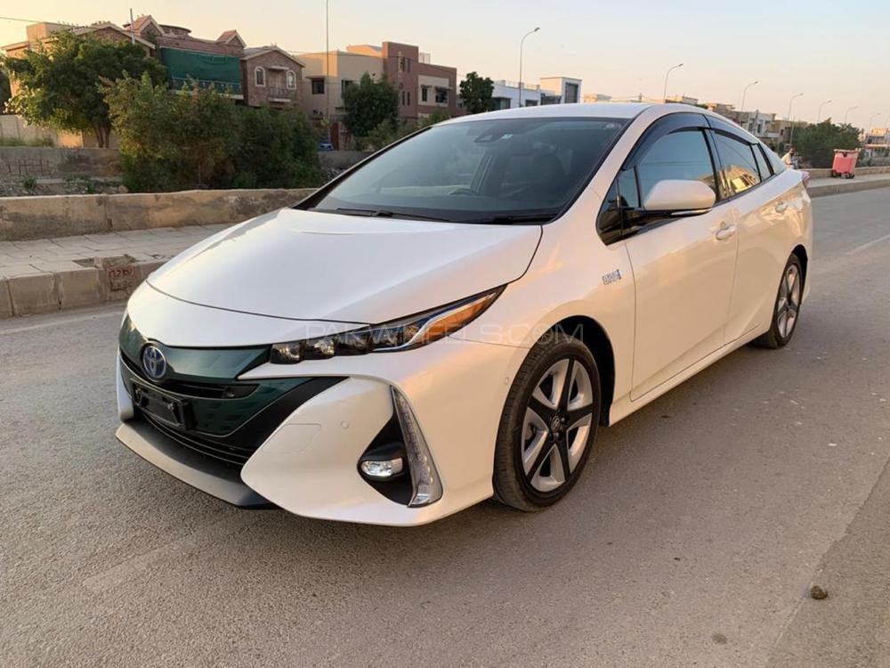 Toyota prius phv 2017