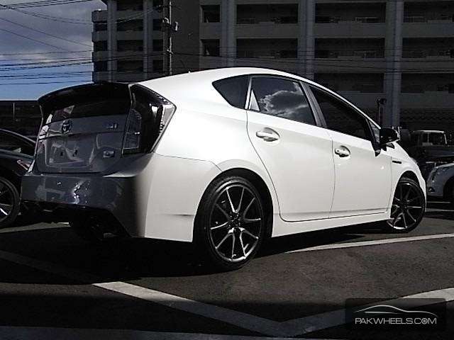 Toyota Prius S Touring Selection GS 1.8 2014 for sale in Lahore | PakWheels