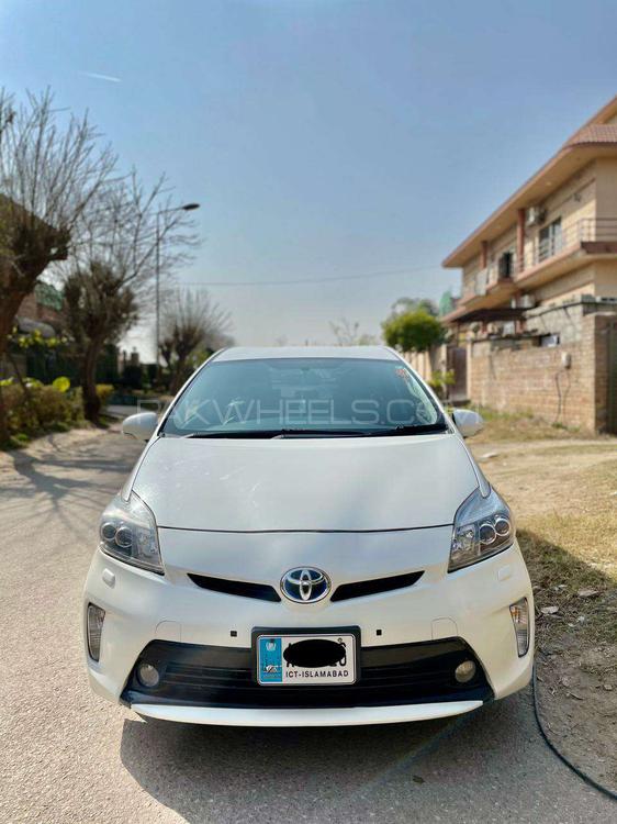 Toyota Prius S LED Edition 1.8 2014 for sale in Islamabad PakWheels