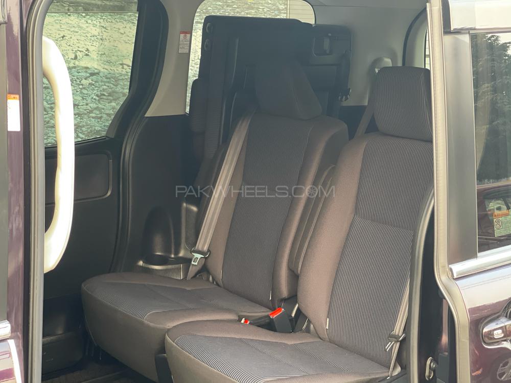 Toyota Noah 2015 for Sale in Lahore Toyota Noah 2015 for Sale in Lahore Image-13