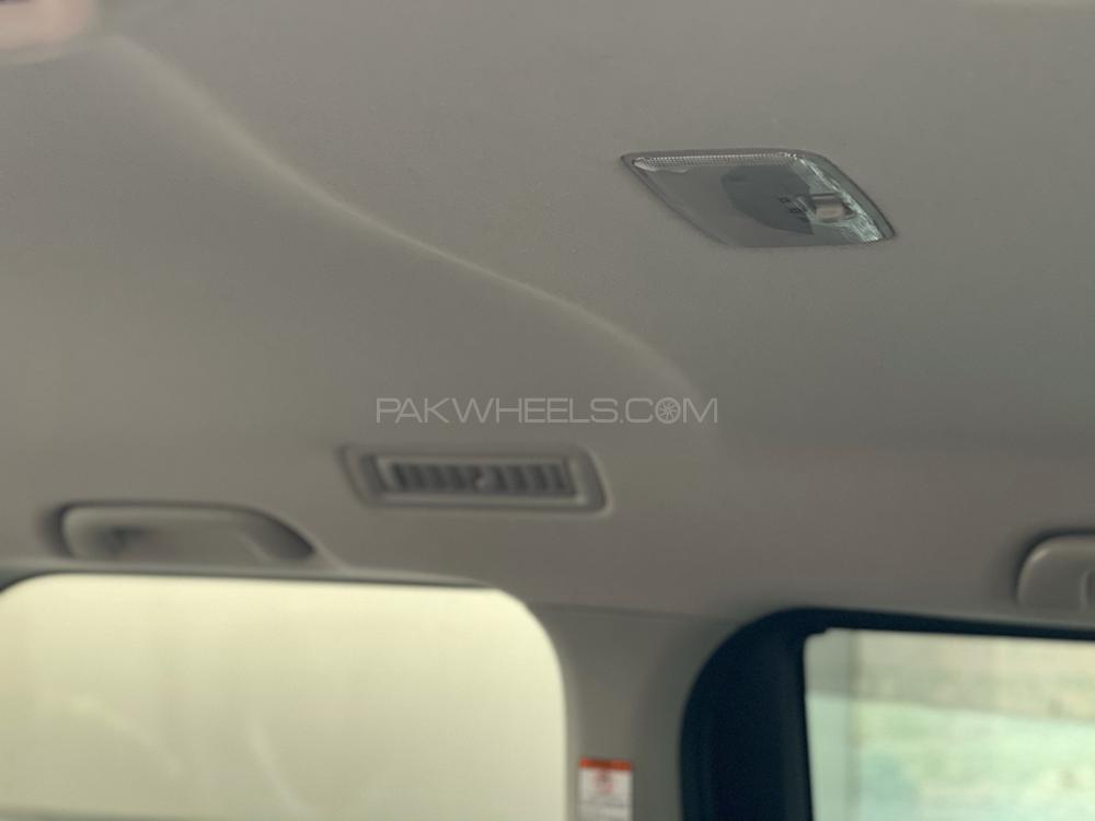 Toyota Noah 2015 for Sale in Lahore Toyota Noah 2015 for Sale in Lahore Image-16