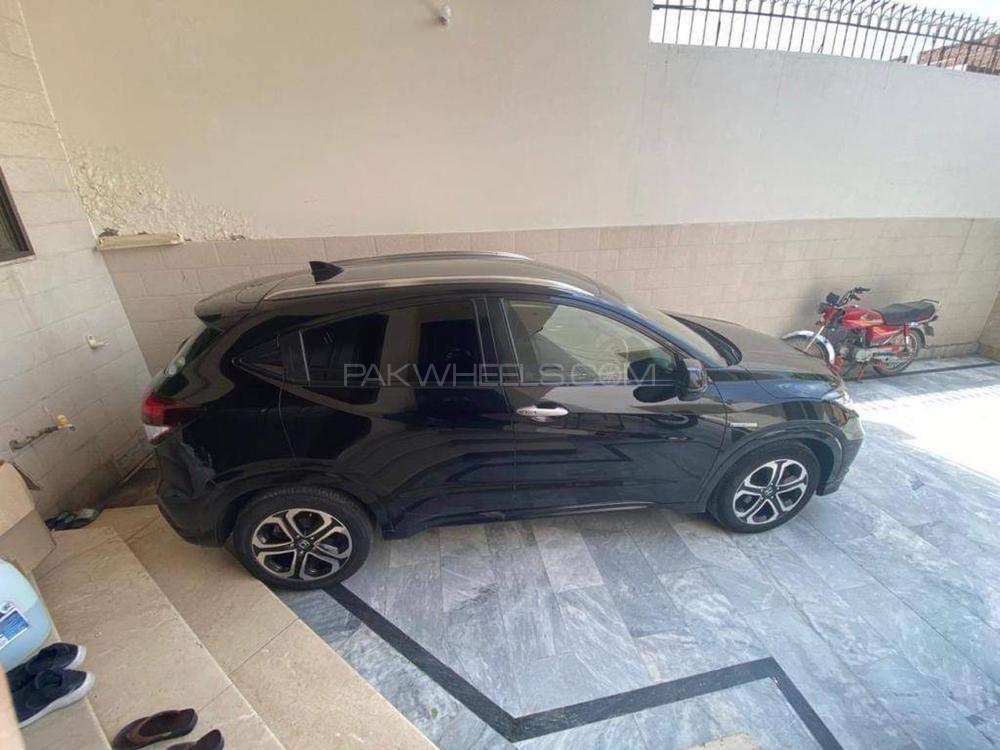 Honda Vezel 2016 for Sale in Faisalabad Honda Vezel 2016 for Sale in Faisalabad Image-3