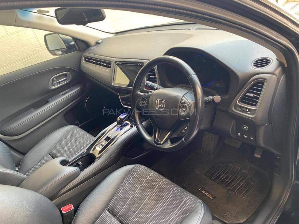 Honda Vezel 2016 for Sale in Faisalabad Honda Vezel 2016 for Sale in Faisalabad Image-4