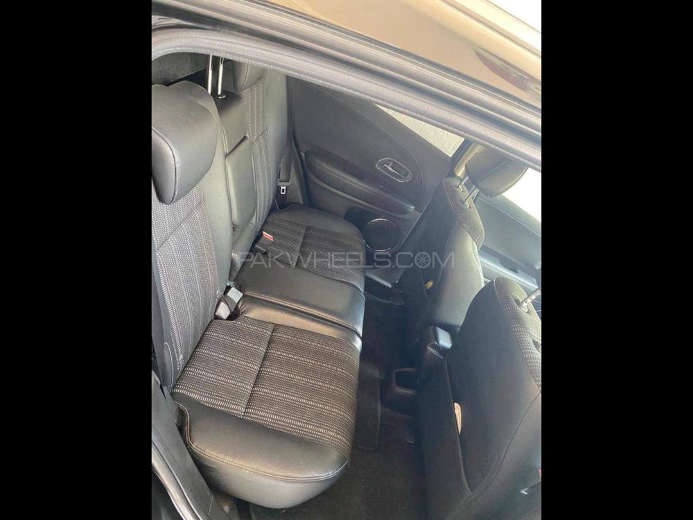 Honda Vezel 2016 for Sale in Faisalabad Honda Vezel 2016 for Sale in Faisalabad Image-5