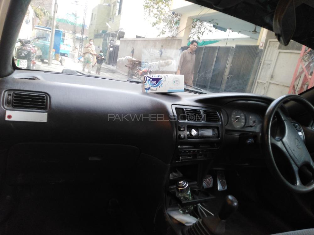 Toyota Corolla 2001 for Sale in Lahore Image-1