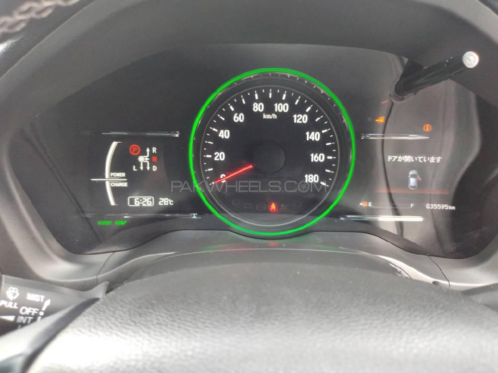 Honda Vezel 2016 for Sale in Lahore Honda Vezel 2016 for Sale in Lahore Image-12