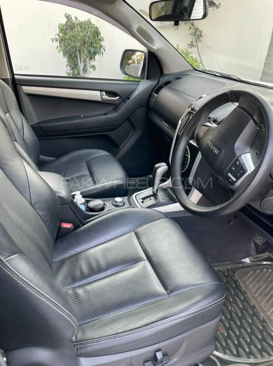 Isuzu D-Max 2019 for Sale in Karachi Isuzu D-Max 2019 for Sale in Karachi Image-4