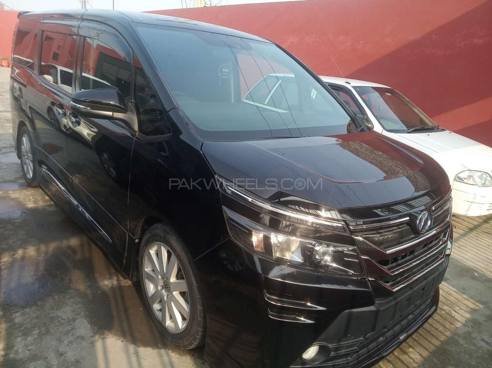 Toyota Voxy 2015 for Sale in Gujranwala Image-1