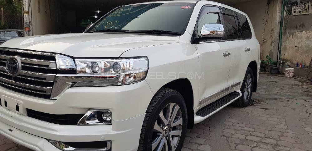 Toyota Land Cruiser 2017 for Sale in Lahore Toyota Land Cruiser 2017 for Sale in Lahore Image-3