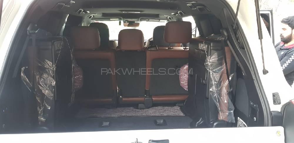 Toyota Land Cruiser 2017 for Sale in Lahore Toyota Land Cruiser 2017 for Sale in Lahore Image-12