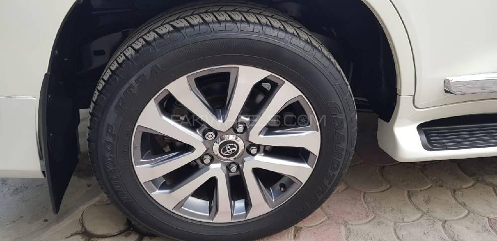 Toyota Land Cruiser 2017 for Sale in Lahore Toyota Land Cruiser 2017 for Sale in Lahore Image-15