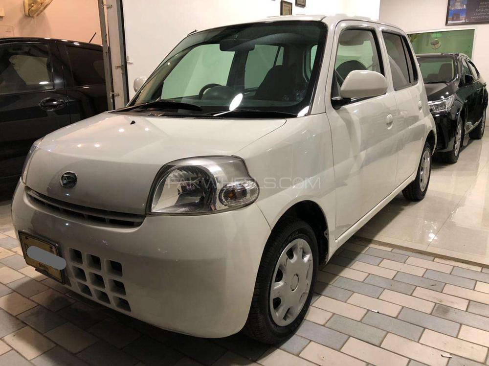 Daihatsu esse 2010