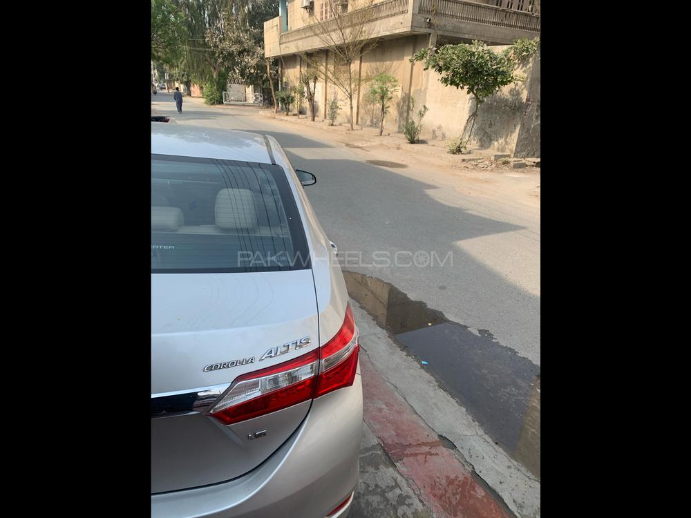 Toyota Corolla 2016 for Sale in Faisalabad Image-1