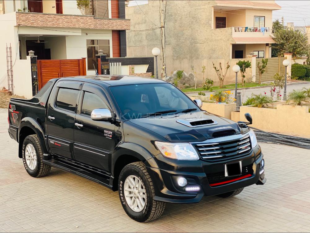 Toyota Hilux 2012 for Sale in Multan Image-1