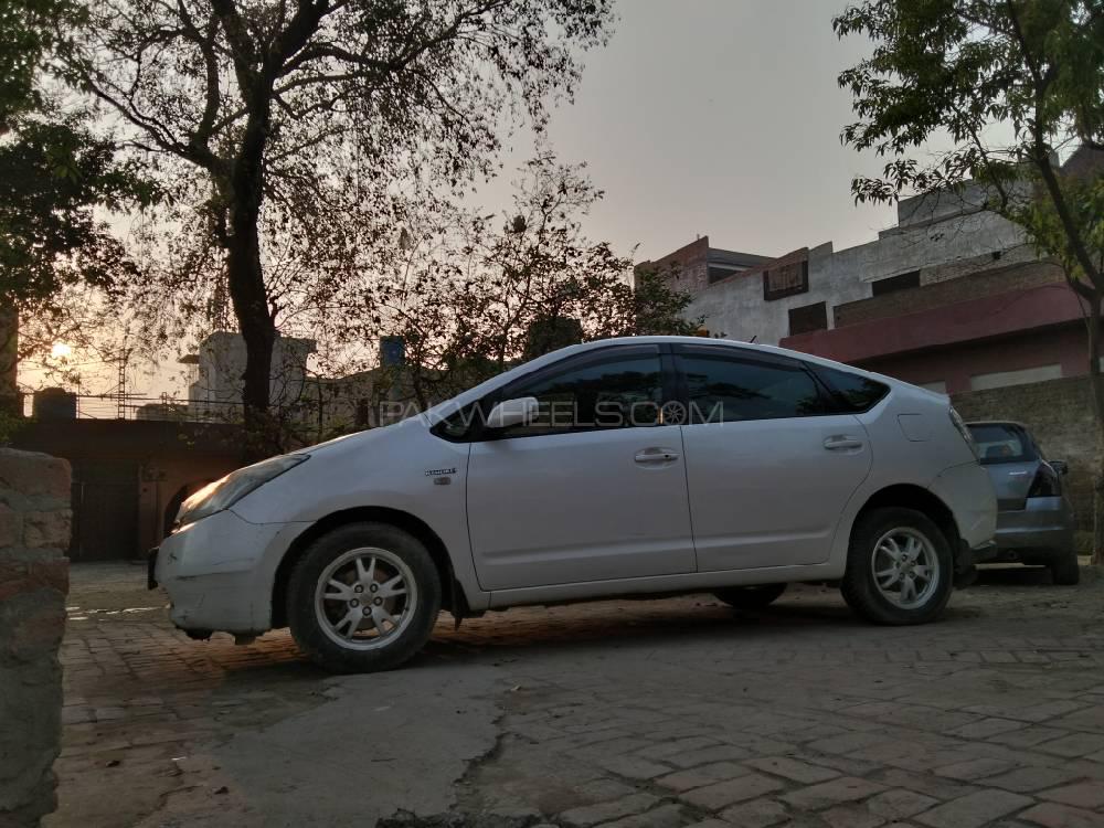 Toyota Prius 2007 for Sale in Lahore Image-1