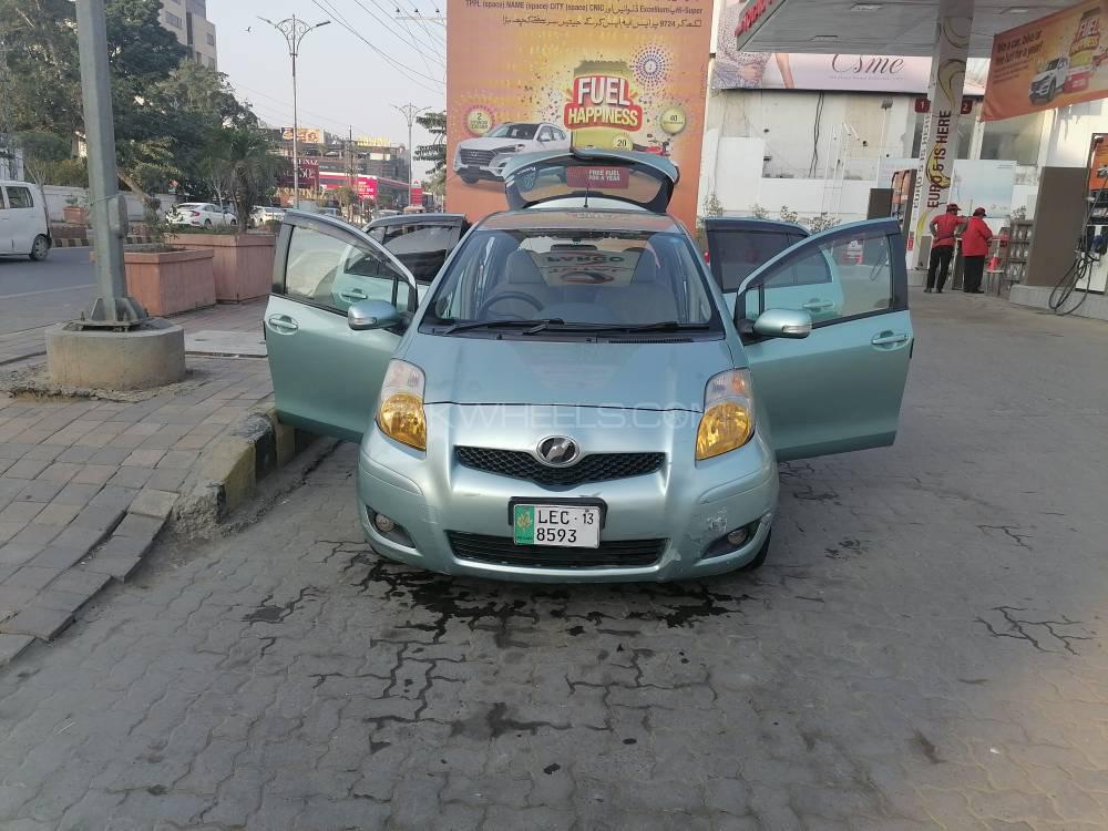 Toyota Vitz 2007 for Sale in Lahore Image-1