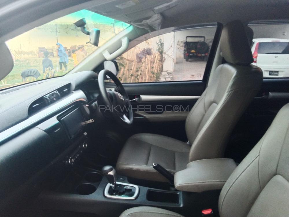 Toyota Hilux 2020 for Sale in Dera ismail khan Toyota Hilux 2020 for Sale in Dera ismail khan Image-8