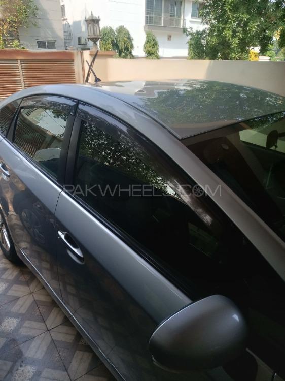 Toyota Prius 2011 for Sale in Lahore Image-1