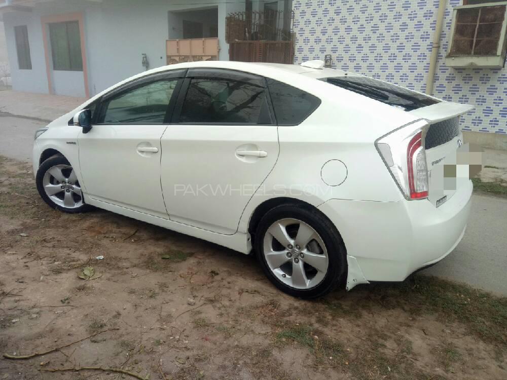 Toyota Prius 2010 for Sale in Sahiwal Toyota Prius 2010 for Sale in Sahiwal Image-4