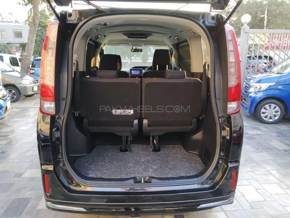 Toyota Noah 2015 for Sale in Lahore Toyota Noah 2015 for Sale in Lahore Image-18