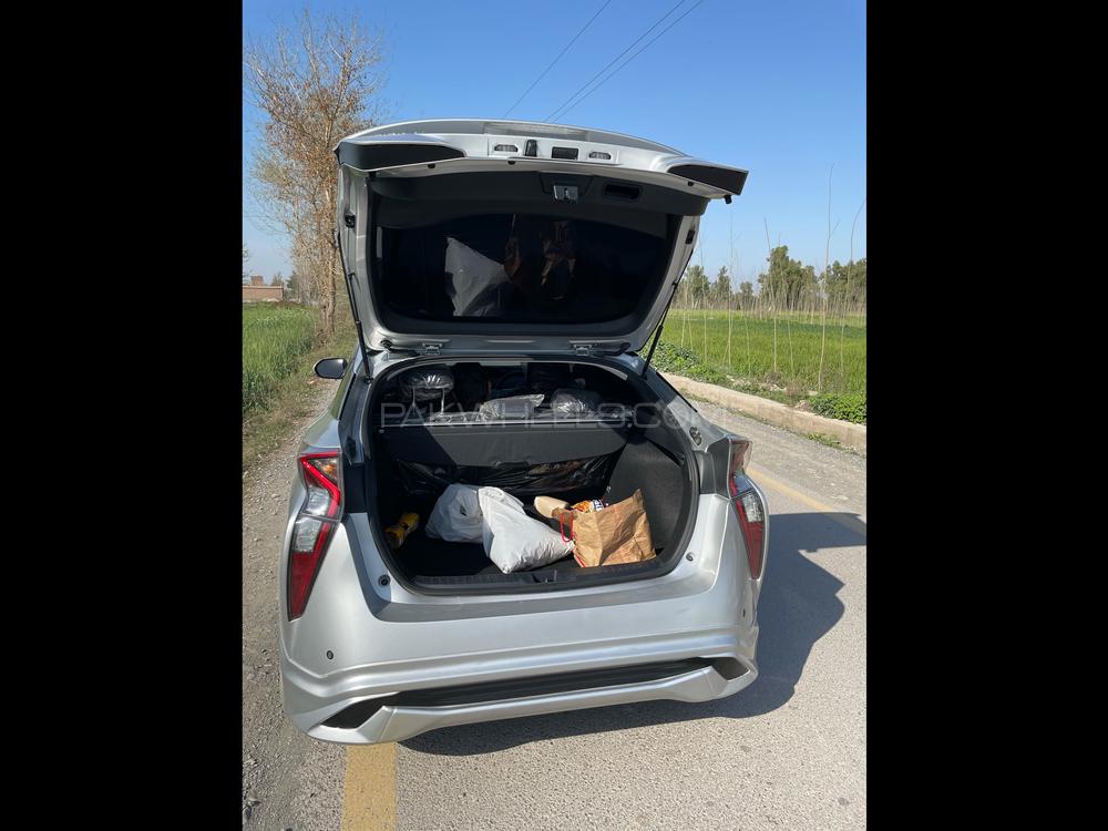 Toyota Prius 2017 for Sale in Peshawar Toyota Prius 2017 for Sale in Peshawar Image-10