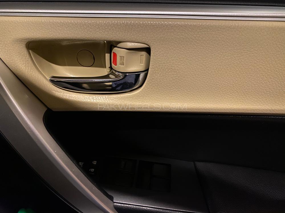 Toyota Corolla 2017 for Sale in Lahore Toyota Corolla 2017 for Sale in Lahore Image-5