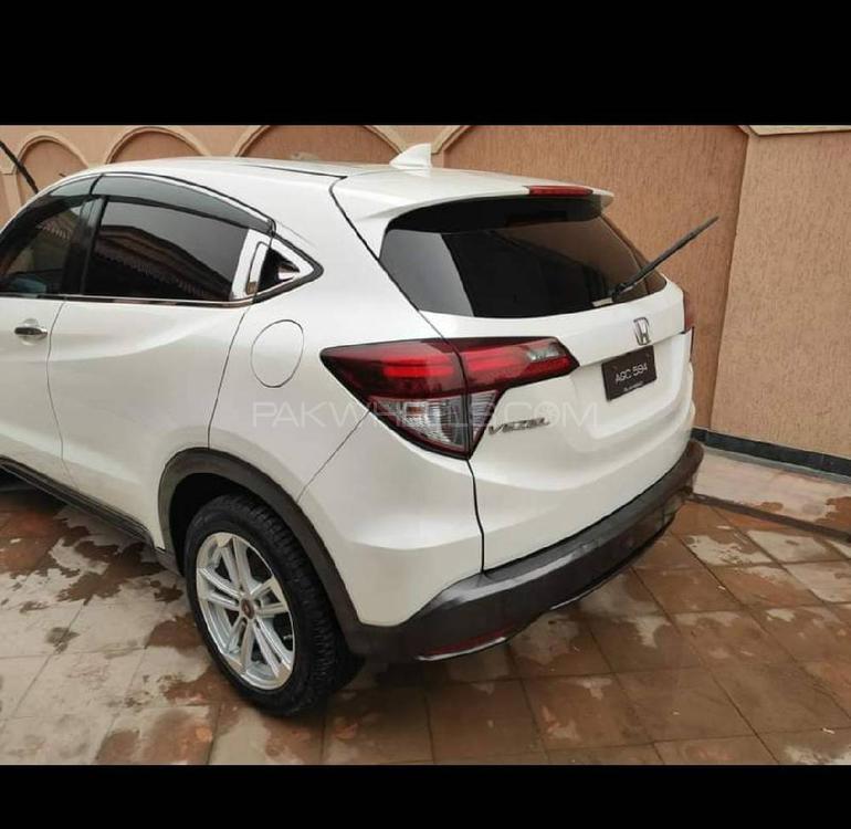 Honda Vezel 2014 for Sale in Abbottabad Image-1