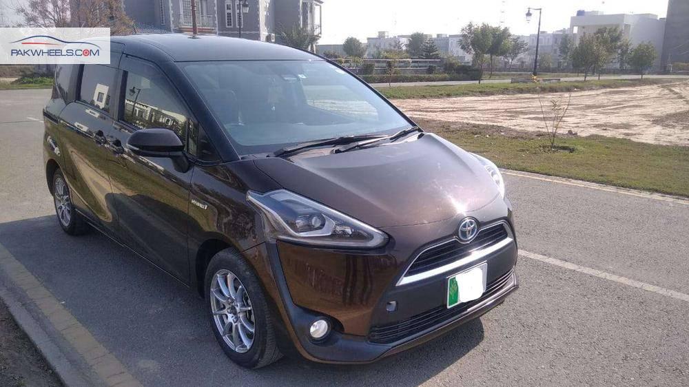 Toyota Sienta 2017 for Sale in Lahore Toyota Sienta 2017 for Sale in Lahore Image-2