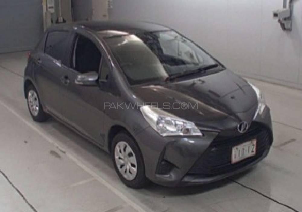 Toyota Vitz 2017 for Sale in Peshawar Image-1