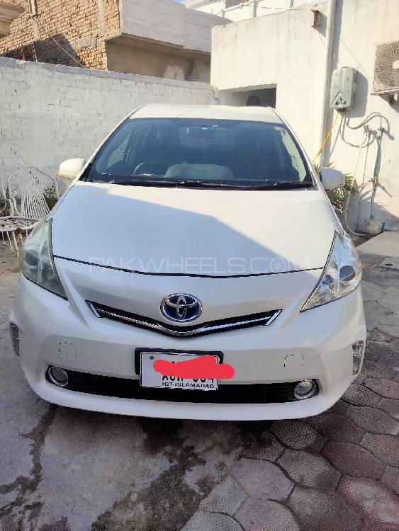 Toyota Prius Alpha 2014 for Sale in Peshawar Image-1