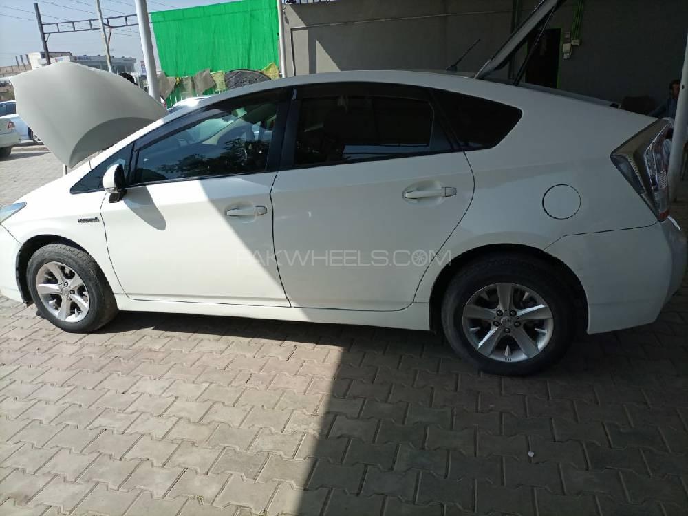 Toyota Prius 2011 for Sale in Peshawar Toyota Prius 2011 for Sale in Peshawar Image-5