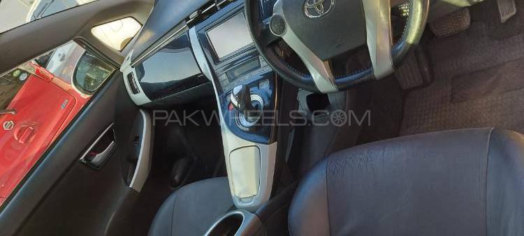 Toyota Prius 2014 for Sale in Karachi Toyota Prius 2014 for Sale in Karachi Image-4