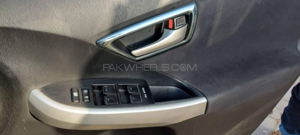 Toyota Prius 2014 for Sale in Karachi Toyota Prius 2014 for Sale in Karachi Image-6