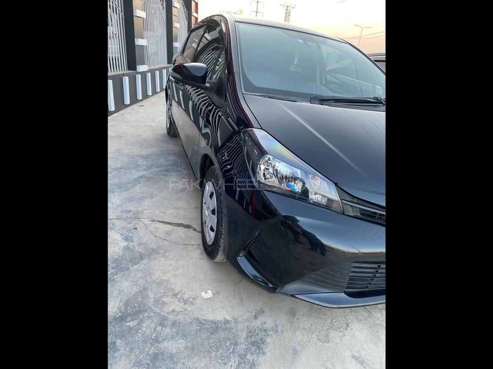 Toyota Vitz 2015 for Sale in Peshawar Image-1