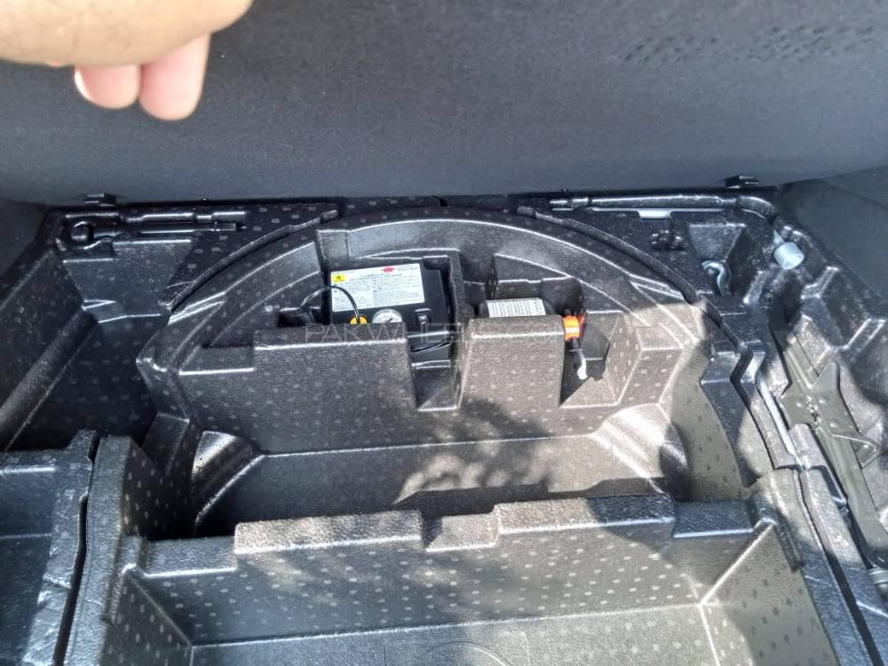 Toyota C-HR 2016 for Sale in Lahore Toyota C-HR 2016 for Sale in Lahore Image-10