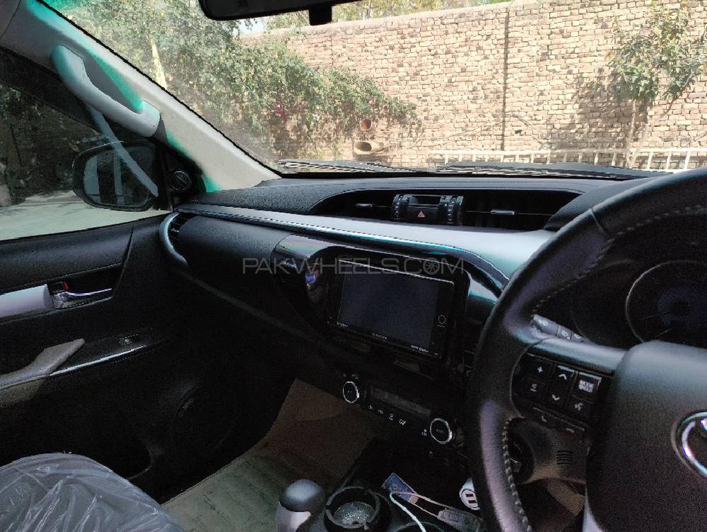 Toyota Hilux 2020 for Sale in Peshawar Toyota Hilux 2020 for Sale in Peshawar Image-6