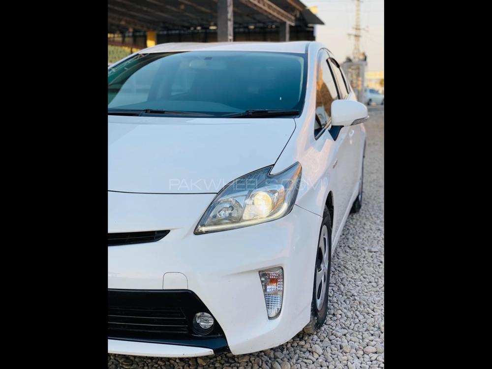 Toyota Prius 2013 for Sale in Peshawar Toyota Prius 2013 for Sale in Peshawar Image-3