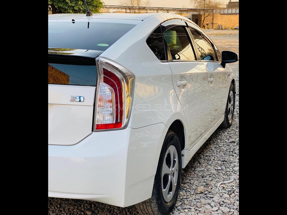 Toyota Prius 2013 for Sale in Peshawar Toyota Prius 2013 for Sale in Peshawar Image-10