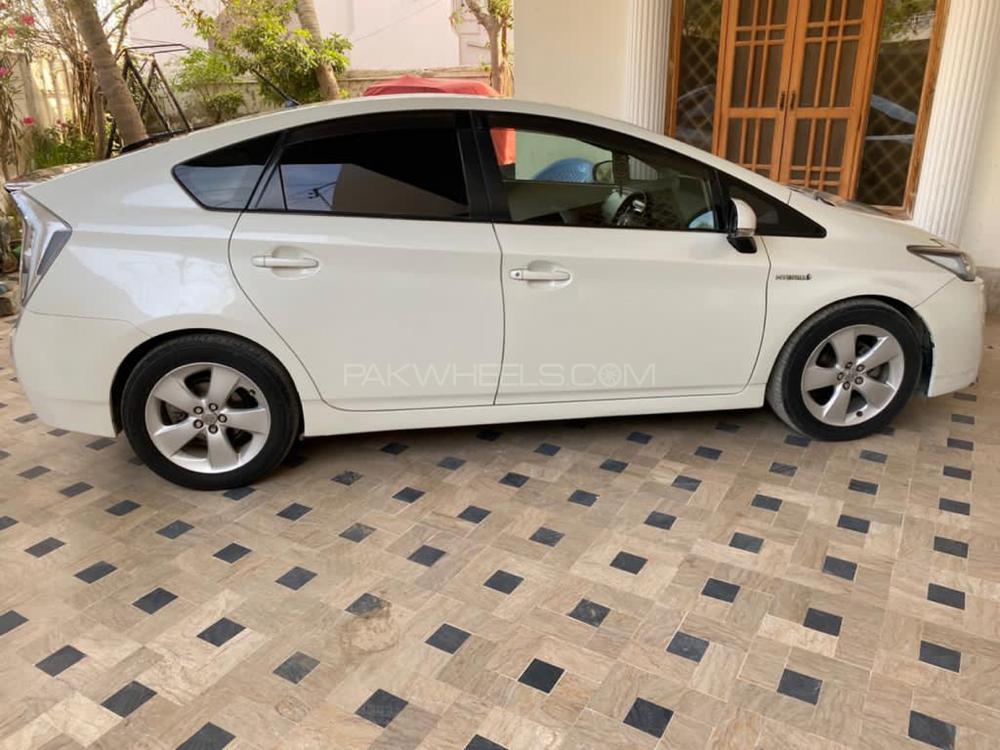 Toyota Prius 2011 for Sale in Karachi Toyota Prius 2011 for Sale in Karachi Image-4